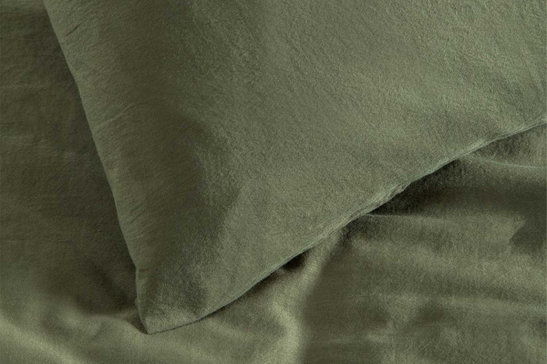 Taie d'oreiller en satin de coton bio lavé uni | Maison Aveni