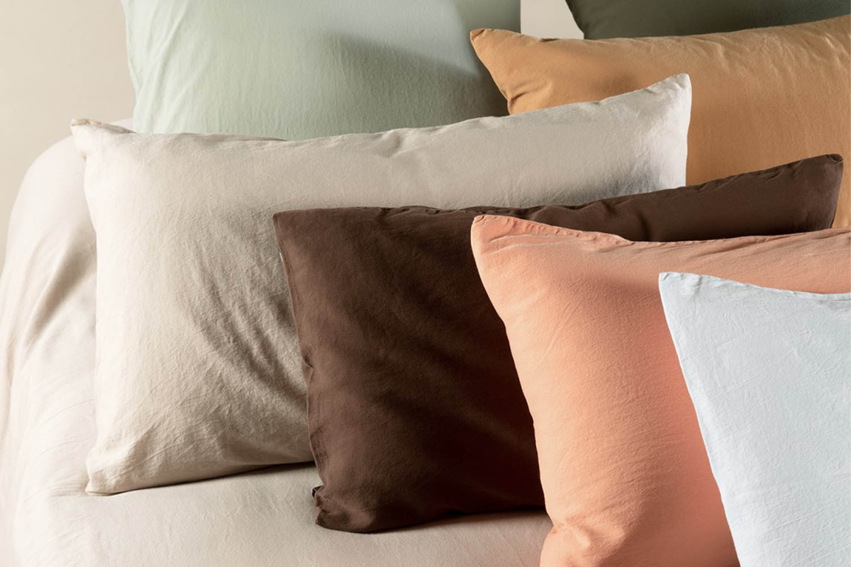 Taie d'oreiller en satin de coton bio lavé uni | Maison Aveni
