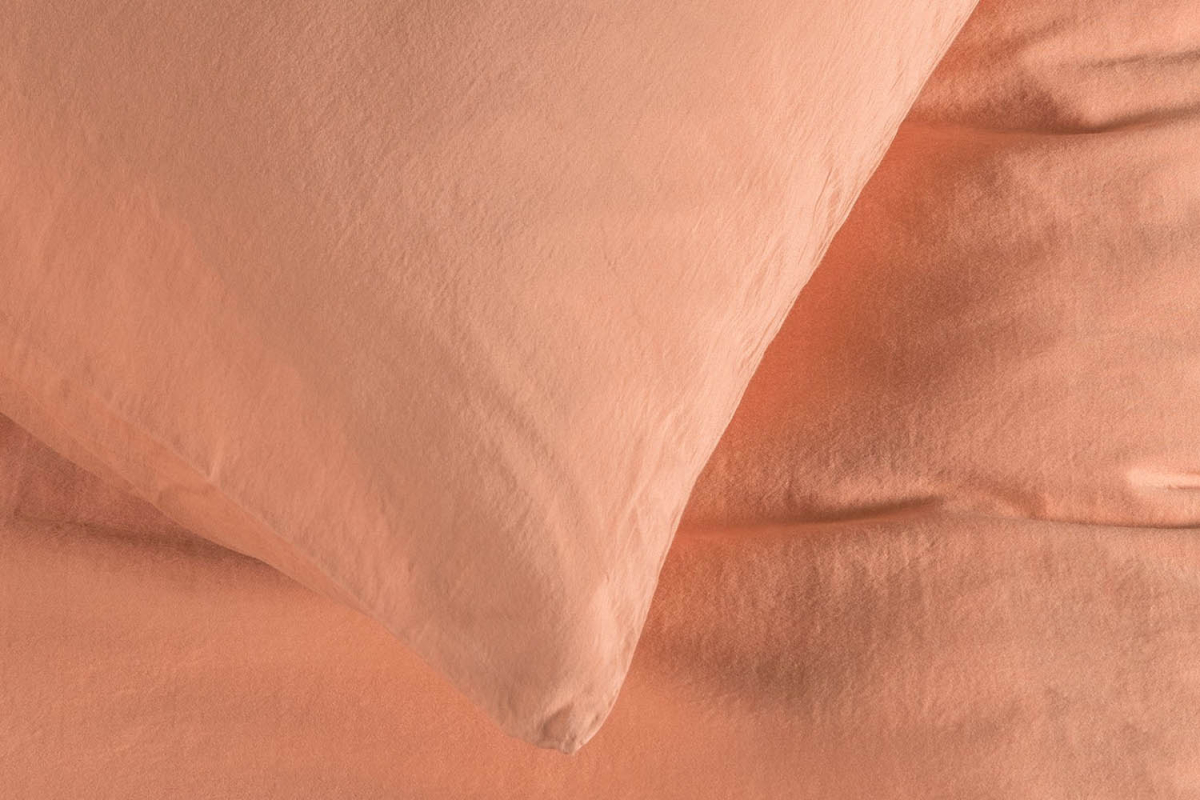 Taie d'oreiller en satin de coton bio lavé uni | Maison Aveni