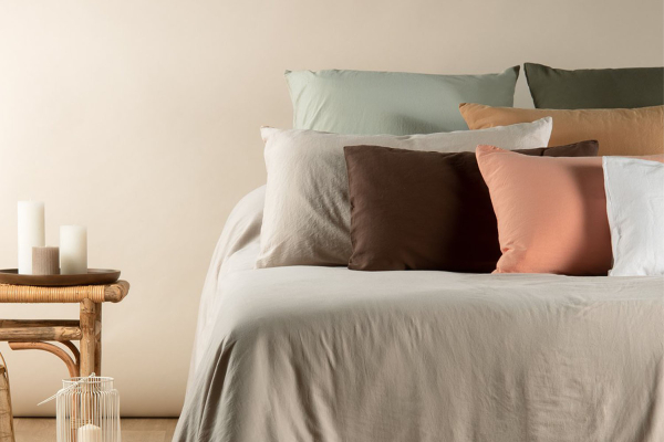 Taie d'oreiller en satin de coton bio lavé uni | Maison Aveni