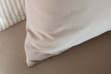 Taie d'oreiller en satin de coton bio lavé uni | Maison Aveni