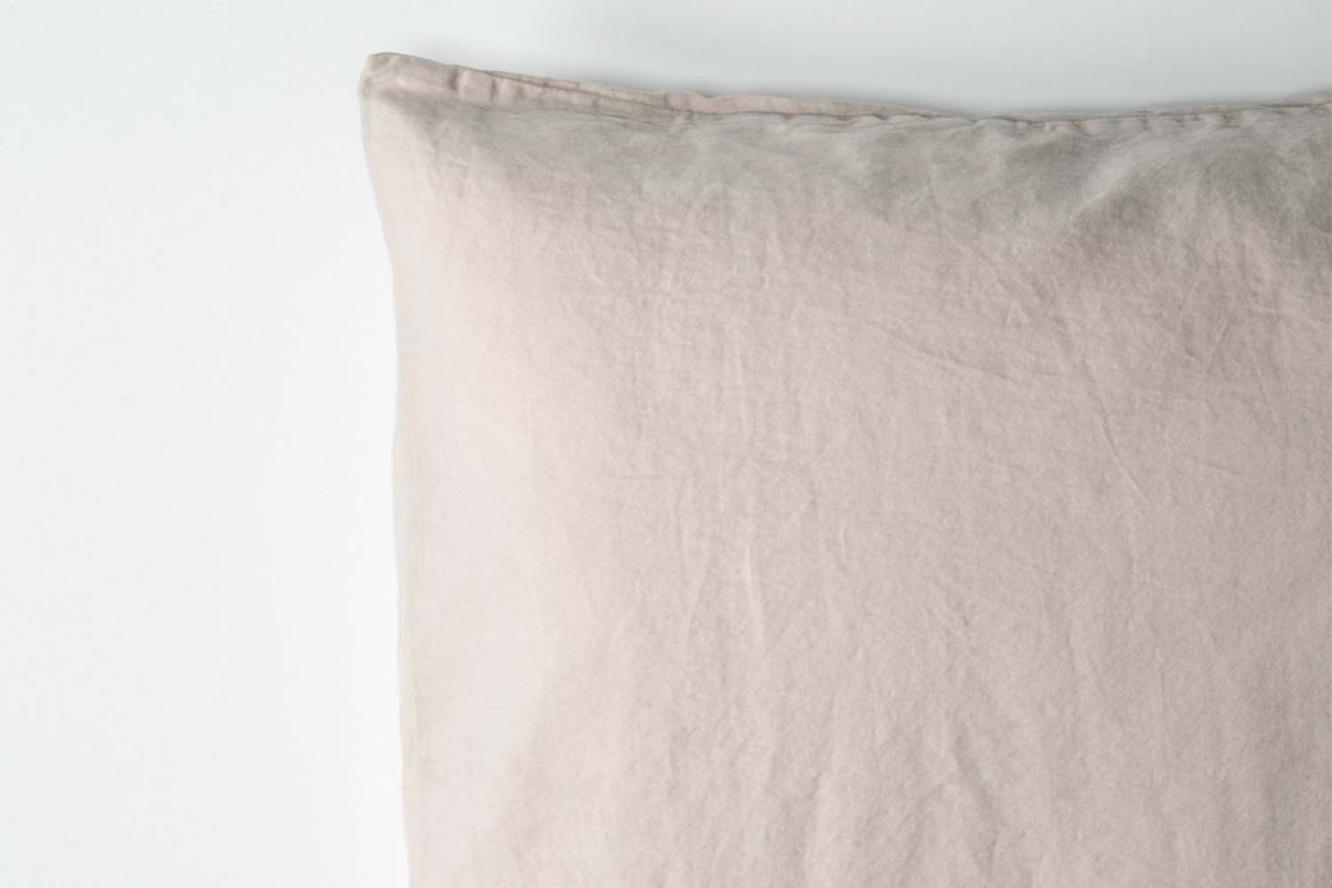 Taie d'oreiller en satin de coton bio lavé uni | Maison Aveni