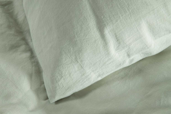 Taie d'oreiller en satin de coton bio lavé uni | Maison Aveni