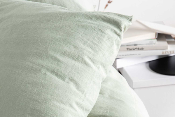 Taie d'oreiller en satin de coton bio lavé uni | Maison Aveni