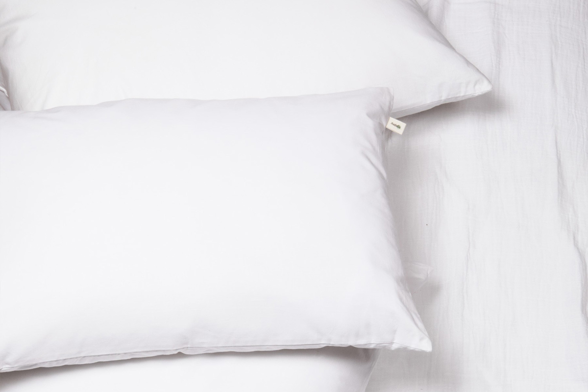 Oreiller avec une enveloppe en coton bio | Maison Aveni