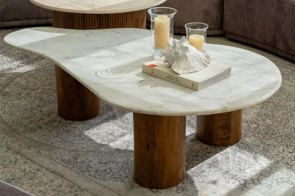 Table basse 135 cm Ovali en manguier & marbre – Style haut de gamme