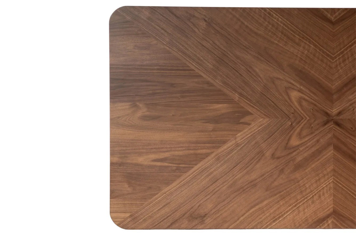 Table effet noyer et pieds métal 6-8 pers. pour salon raffiné