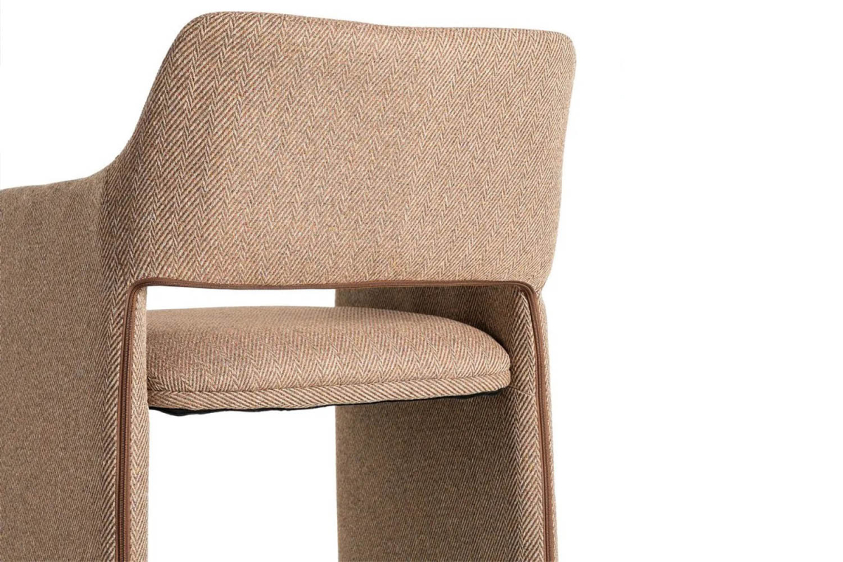 Chaise avec accoudoirs en tissu texturé Calem