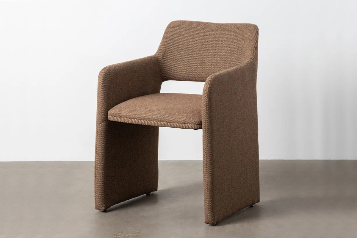 Chaise avec accoudoirs en tissu texturé Calem