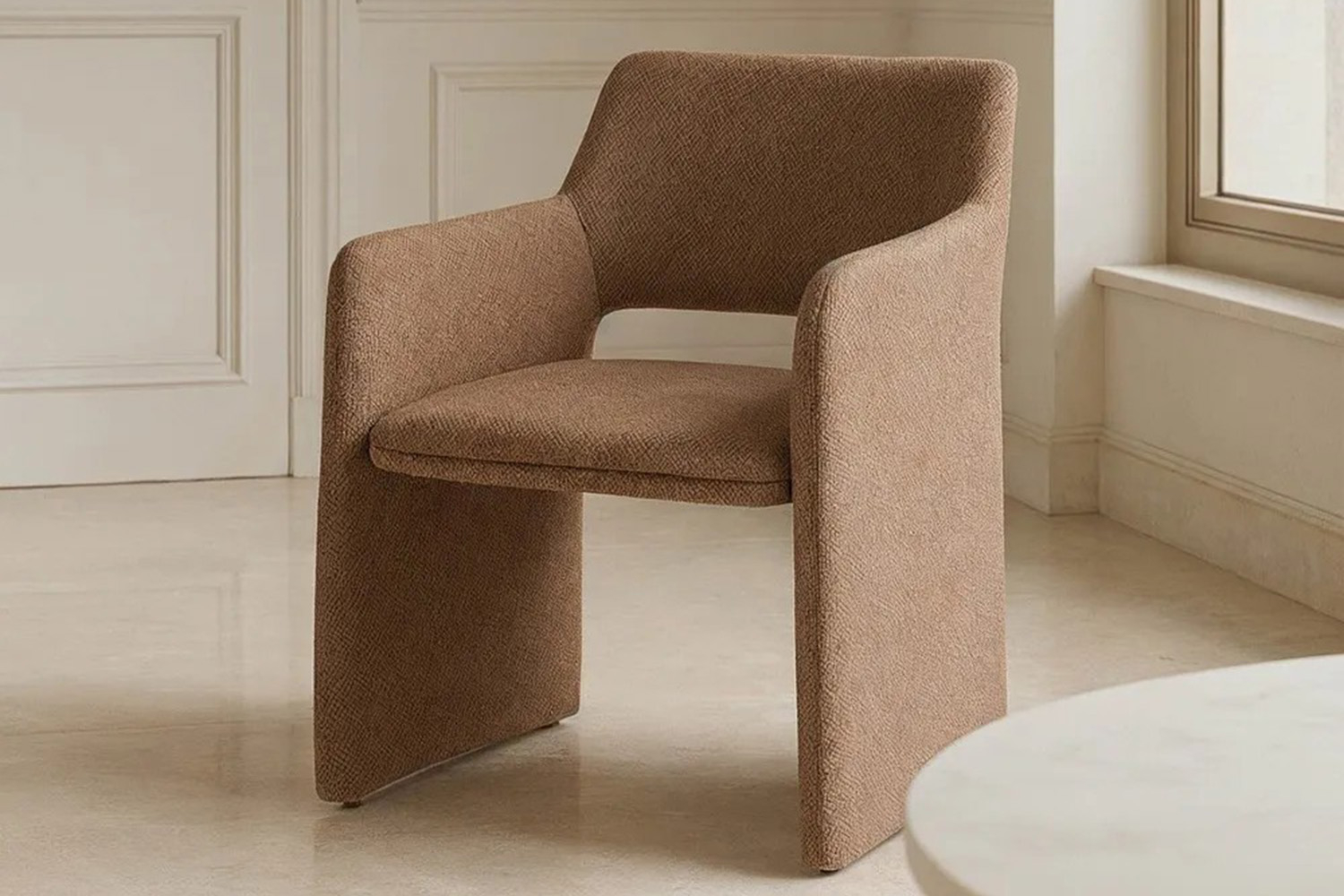 Chaise avec accoudoirs en tissu texturé Calem