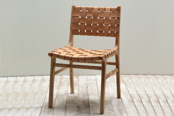 Chaise en manguier massif et cuir tressé Coren