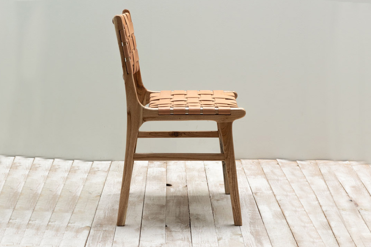 Chaise en manguier massif et cuir tressé Coren