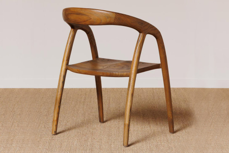 Chaise avec accoudoirs en sungkai massif Isandor
