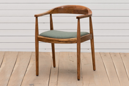 Chaise avec accoudoirs en acacia massif et tissu Maelis
