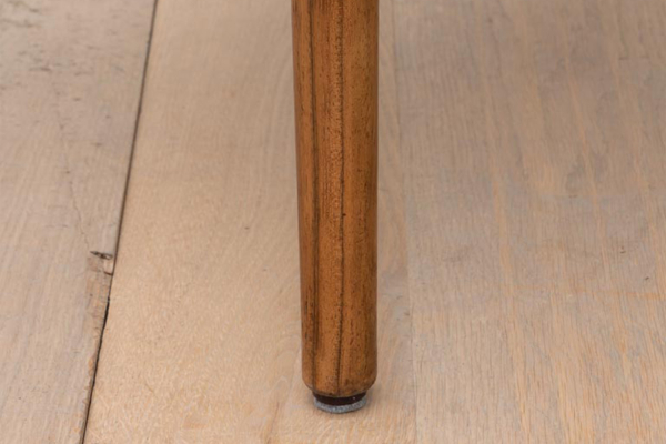 Chaise avec accoudoirs en acacia massif et tissu Maelis