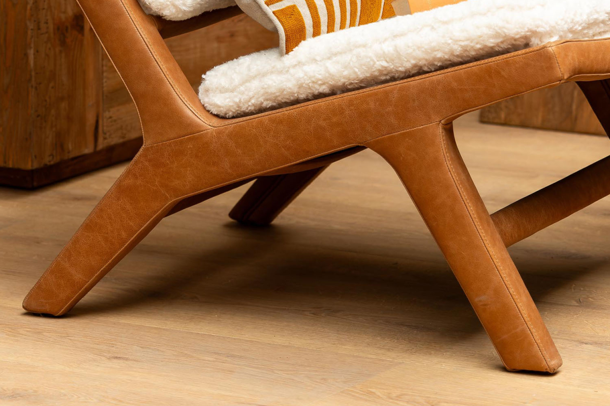Fauteuil en bois cuir et bouclette Elora