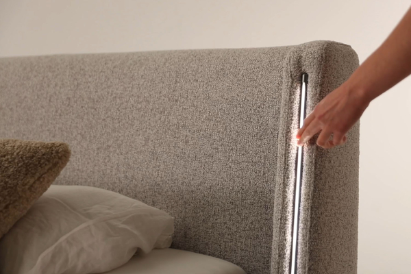 Lit avec tête de lit en tissu avec éclairage intégré Lumea