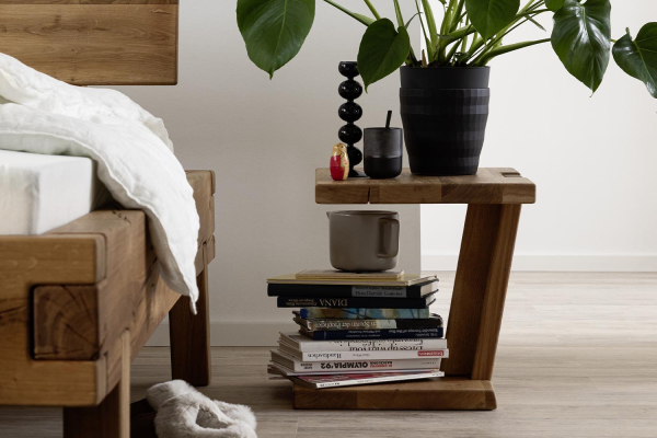 Melor – Table de chevet en chêne massif au design minimaliste