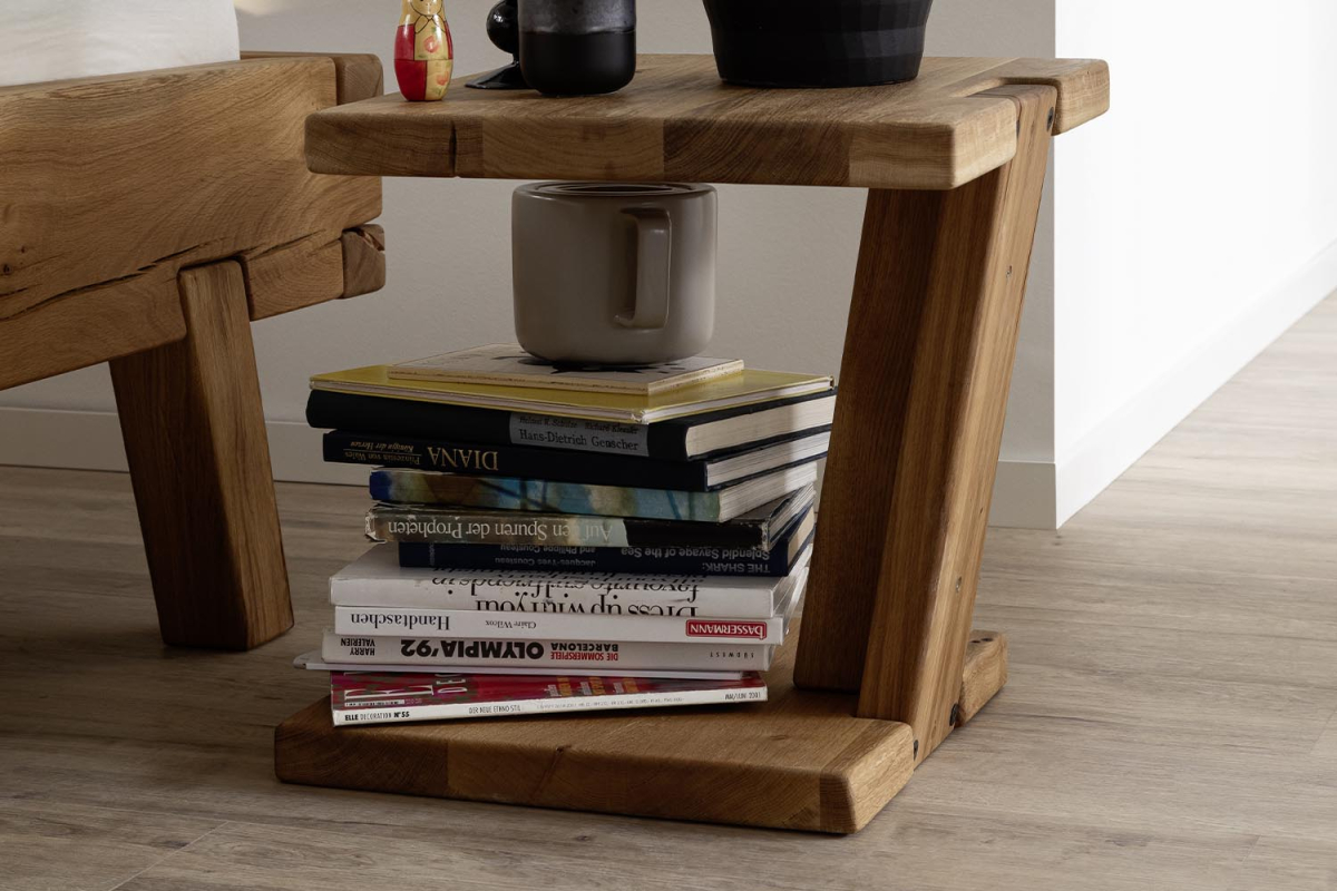 Melor – Table de chevet en chêne massif au design minimaliste