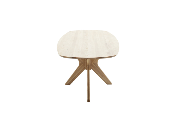 Table en chêne massif avec pieds étoile Jacob – Élégance et design