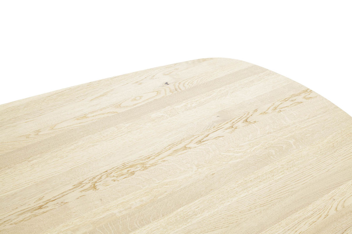Table en chêne massif avec pieds étoile Jacob – Élégance et design