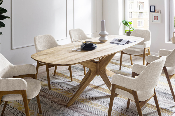 Table en chêne massif avec pieds étoile Jacob – Élégance et design