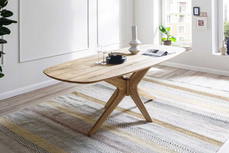 Table en chêne massif avec pieds étoile Jacob – Élégance et design
