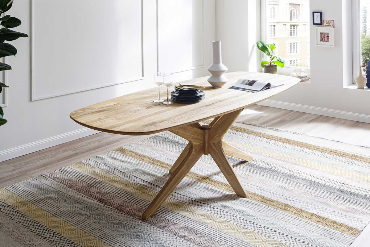 Table en chêne massif avec pieds étoile Jacob – Élégance et design