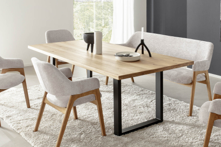 Table en chêne massif et pieds U en acier – Modernité élégante