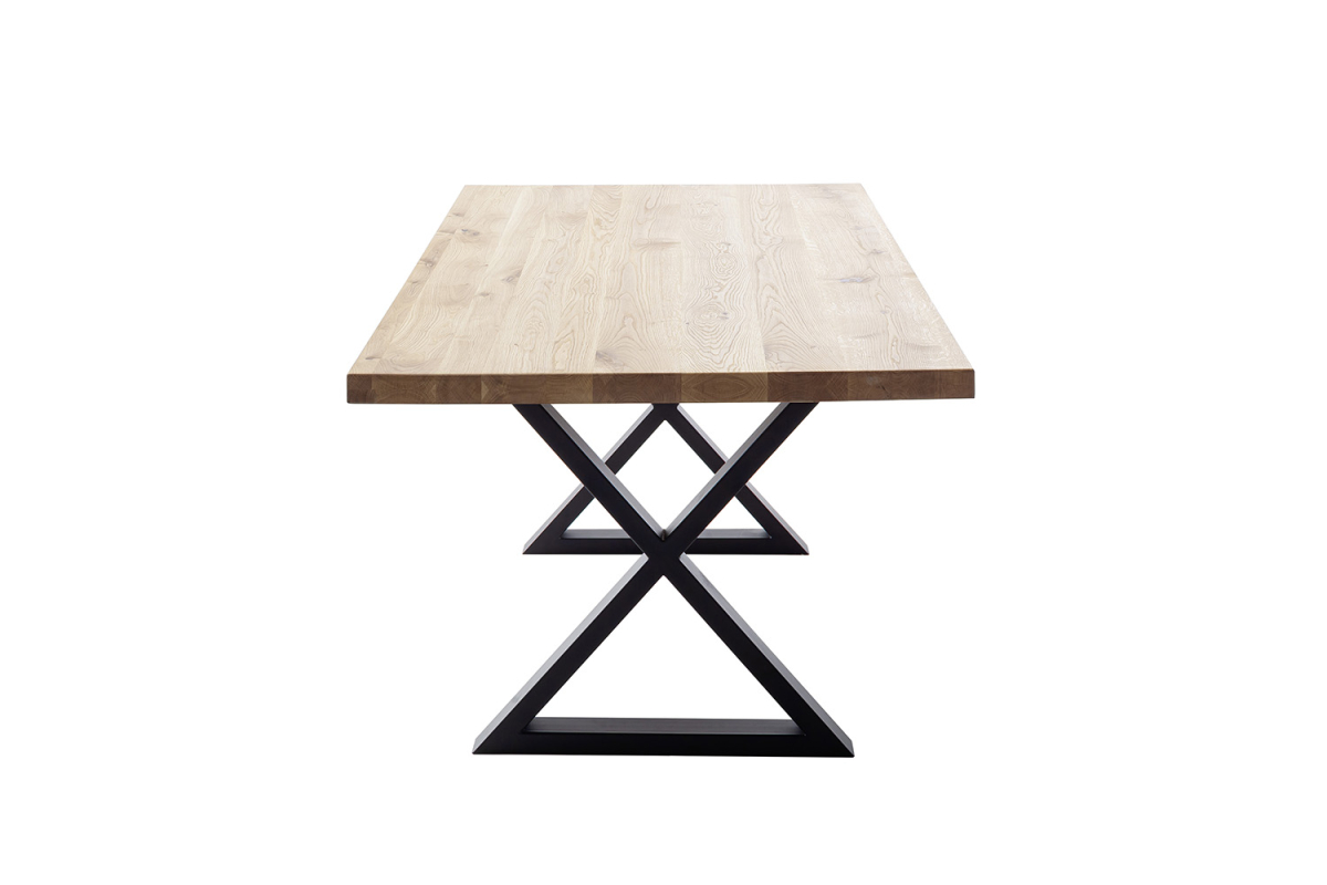 Table en chêne massif et pieds X en acier | Élégance & robustesse