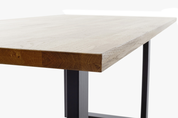 Table en chêne massif et pieds X en acier | Élégance & robustesse