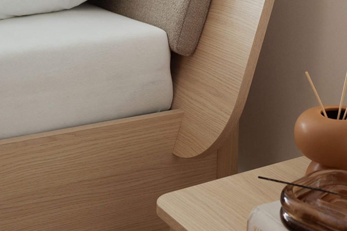 Lit coffre avec tête de lit inclinée Naya – Design, confort et espace