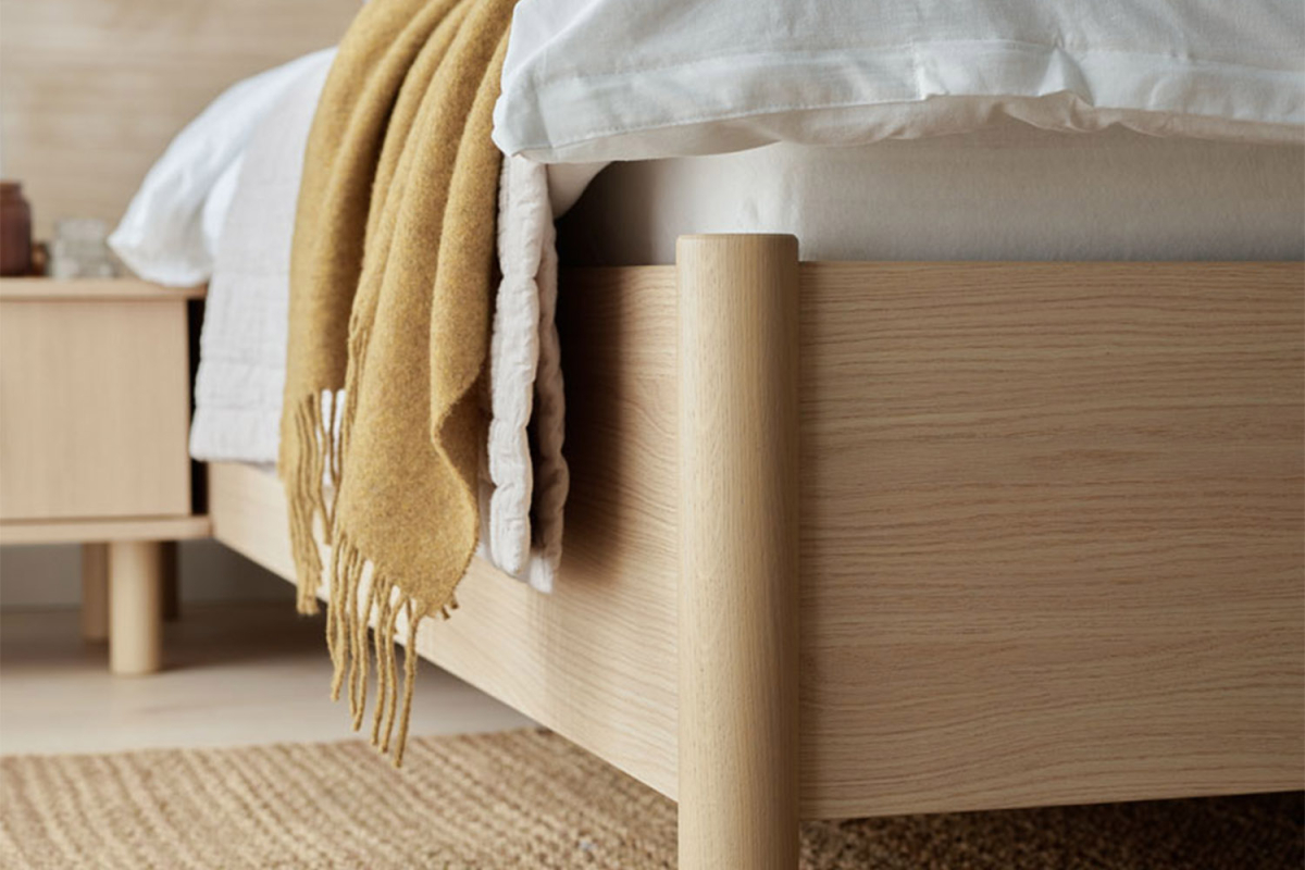 Lit coffre avec tête de lit inclinée Naya – Design, confort et espace