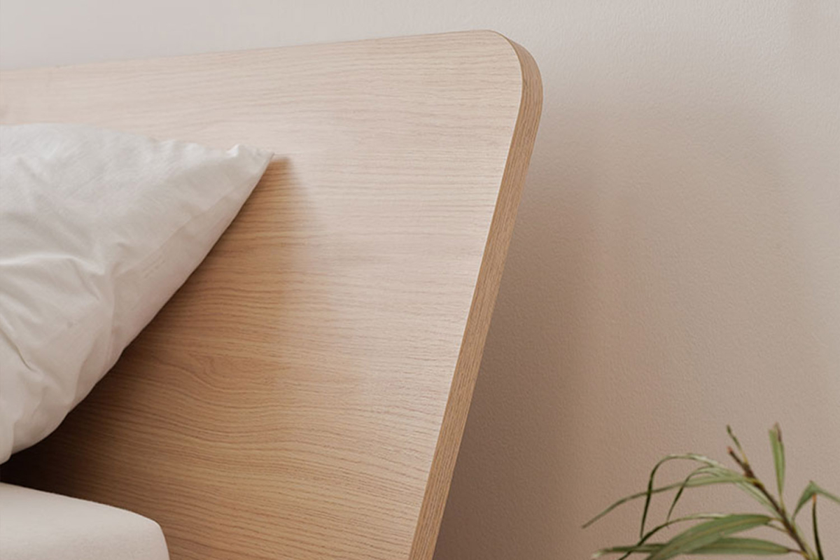 Lit coffre avec tête de lit inclinée Naya – Design, confort et espace
