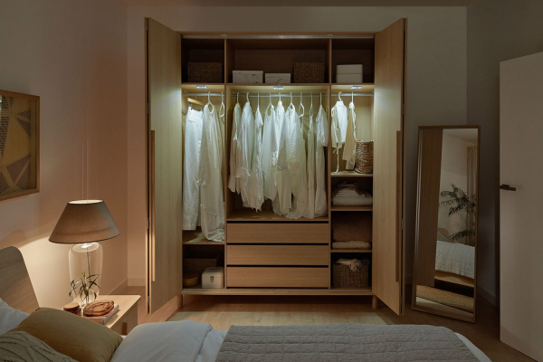 Armoire 4 portes en bois Naya – Rangement spacieux et design raffiné
