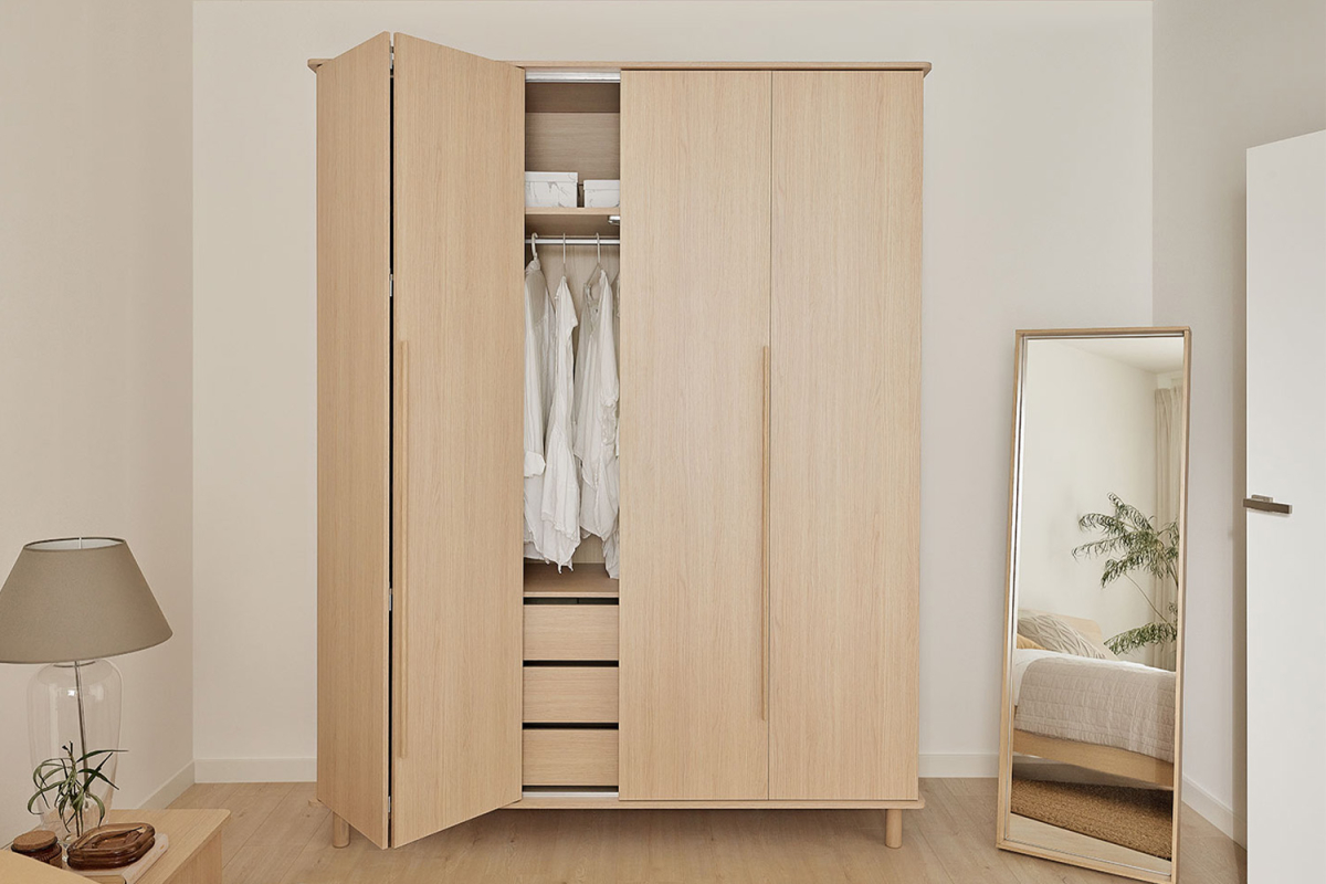 Armoire 4 portes en bois Naya – Rangement spacieux et design raffiné