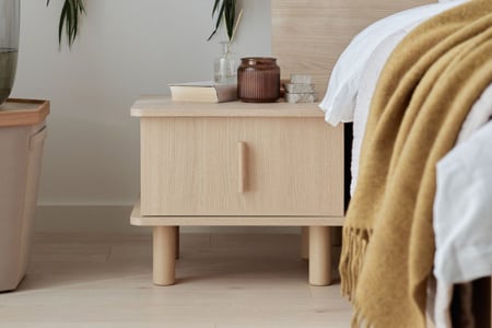 Naya 1-drawer nightstand – Everyday elegance and practicality