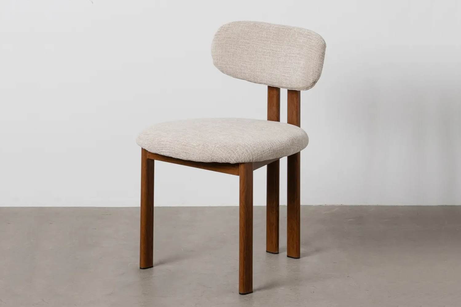 Chaise Maïa en tissu déperlant et pieds acier
