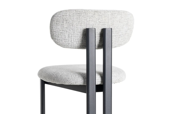 Chaise Maïa en tissu déperlant et pieds acier
