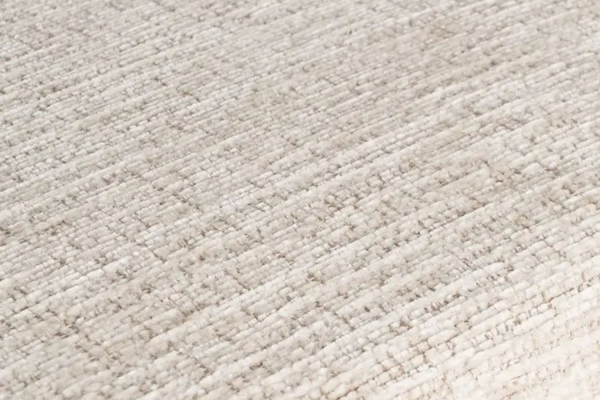 Chaise Maïa en tissu déperlant et pieds acier