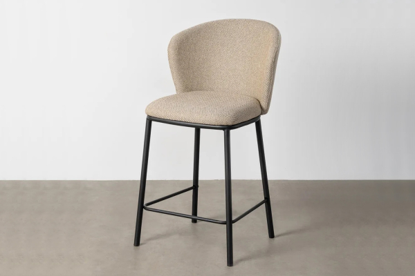 Tabouret haut en tissu et pied métal Sorren – Élégance et confort