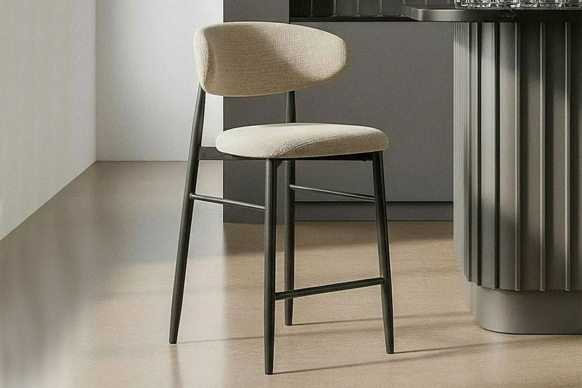 Tabouret haut 65 cm en tissu et pieds métal Milo – Confort et design