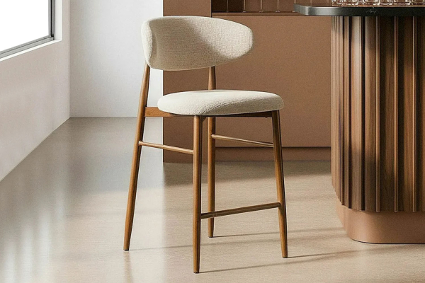 Tabouret haut 65 cm en tissu et pieds métal Milo – Confort et design