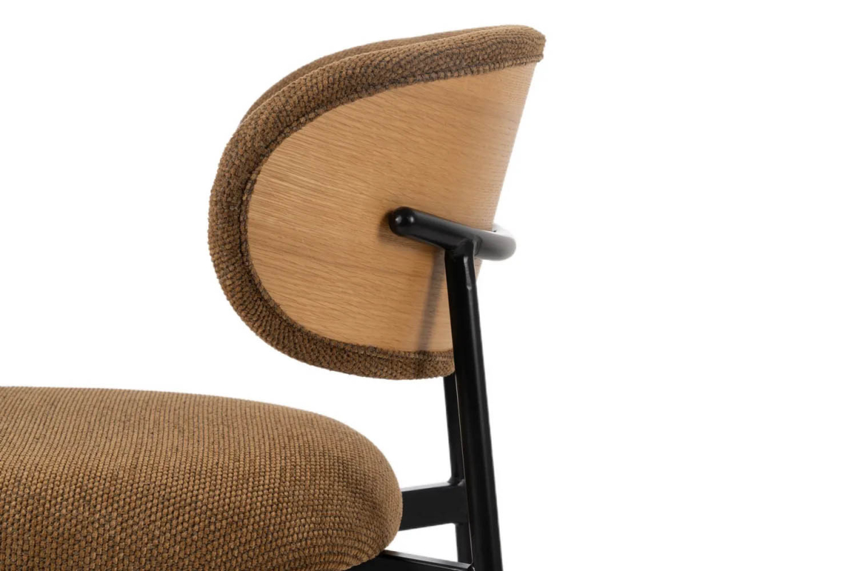 Chaise en tissu avec dossier bois et pieds métal Livia