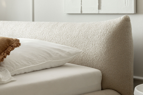 Lit coffre Livia – Lit premium avec tête de lit en tissu bouclette