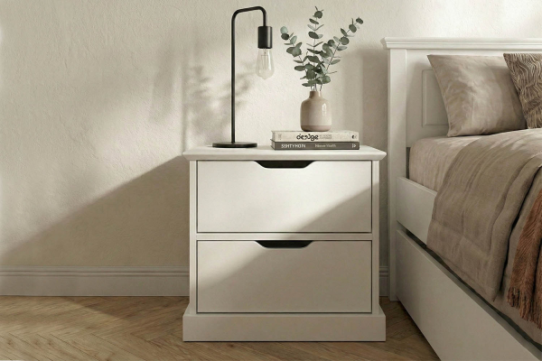 Table de chevet blanche – Élégance et rangement discret pour la chambre