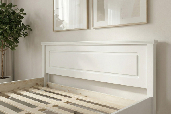Lit en bois avec tête de lit blanc – Élégance et solidité durable