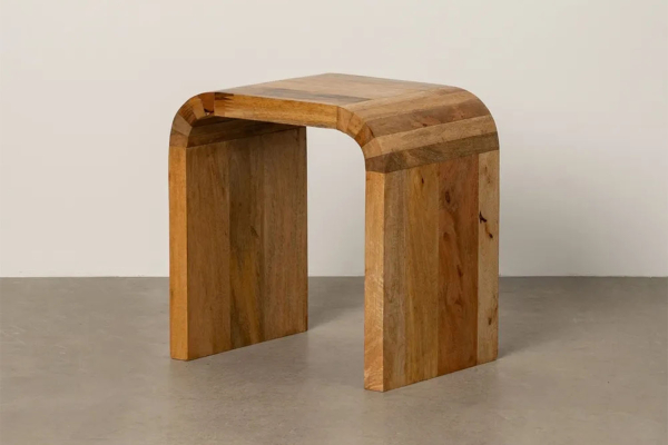 Table de chevet en manguier massif : design premium