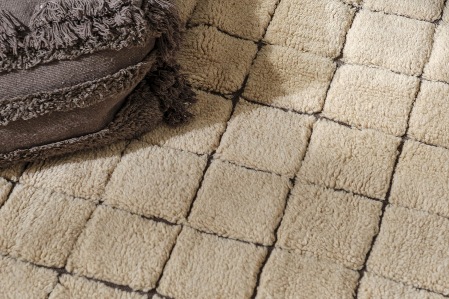 Tapis en laine Mosaic : le tapis de couloir graphique de Lorena Canals