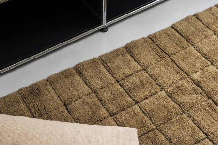 Tapis en laine Mosaic : le tapis de couloir graphique de Lorena Canals